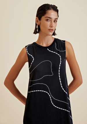 VESTIDO MIDI DECOTE REDONDO DETALHE FRENTE PRETO MORENA ROSA