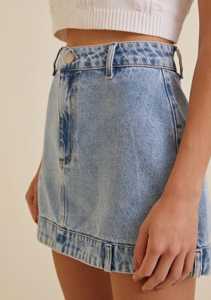 SAIA CURTA FIVE POCKETS BARRA COM RECORTE JEANS MEDIO MORENA ROSA